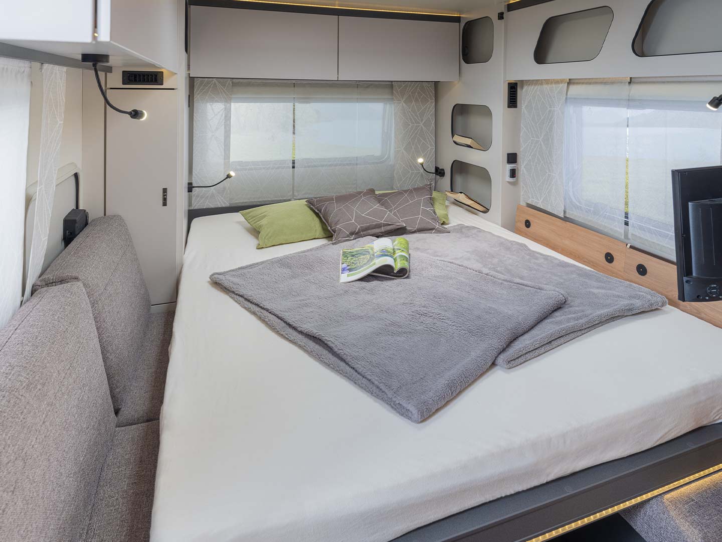 kta-knaus-2023-2024-yaseo-340px-interieur-bett-1734