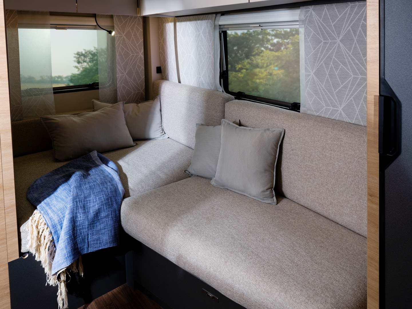 kta-knaus-2023-2024-yaseo-500dk-interieur-lounge-01978